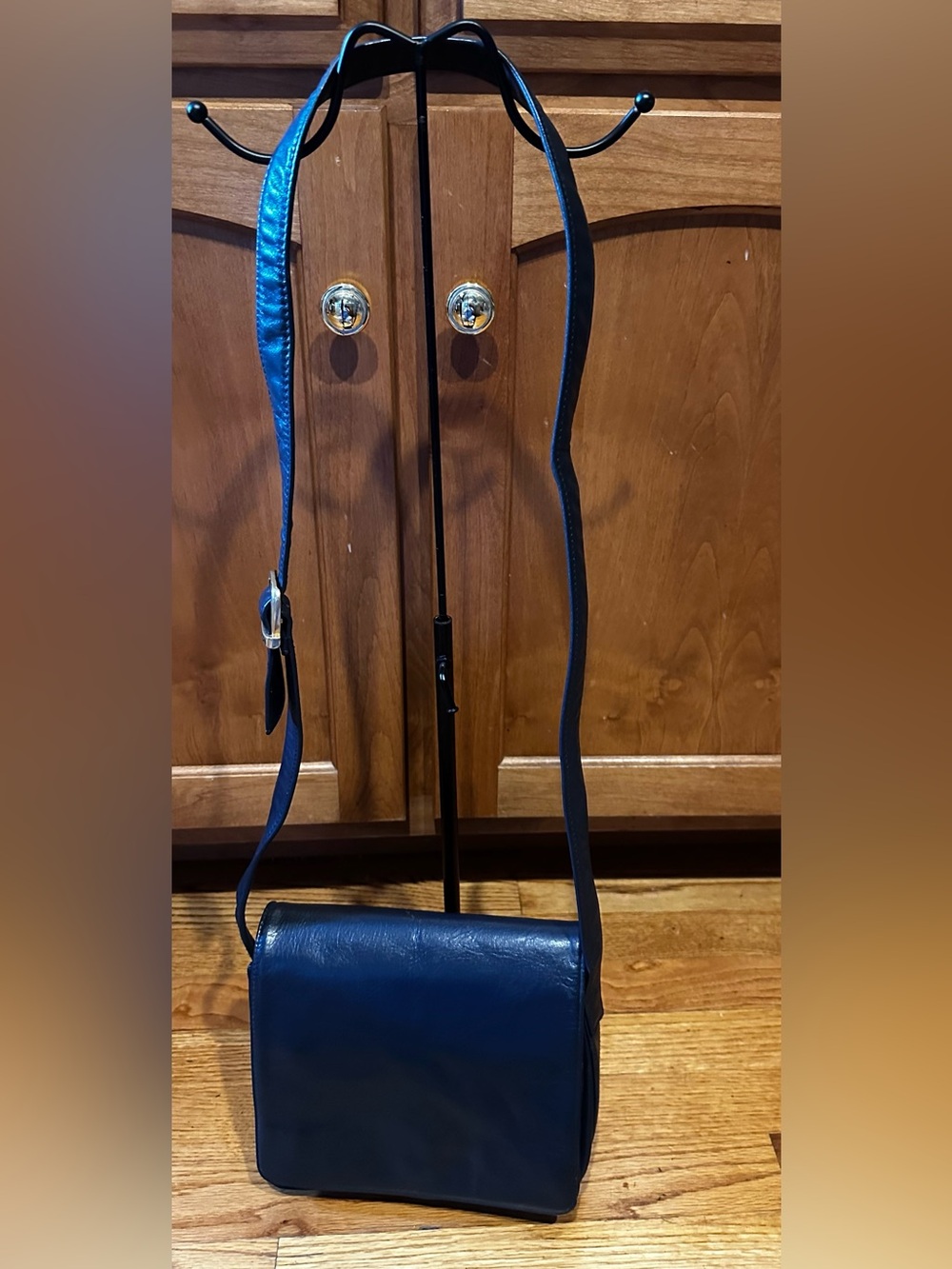 Perlina Vintage Classic Black Crossbody/Shoulder Bag